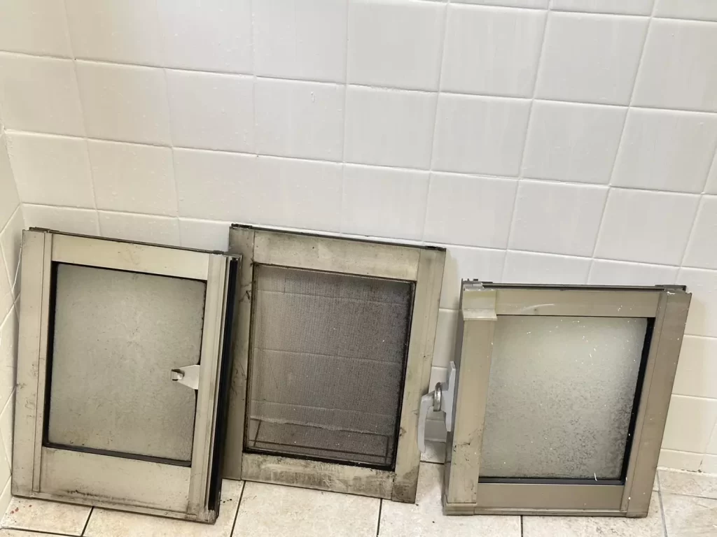 佳輝油漆工程（室內彩妝師）-台北油漆工程推薦,新北油漆居家清潔-服務案例素材-窗戶清潔前 (2)